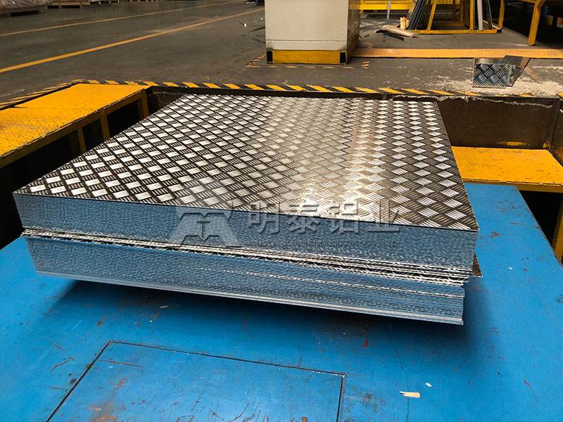 小五条筋花纹铝板-1060/1100/3003/5052花纹板定制生产